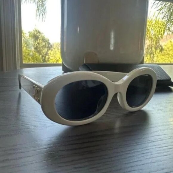 Celine Triomphe CL40194U Sunglasses - Like New with Original Box & Dust Bag - Picture 5 of 7